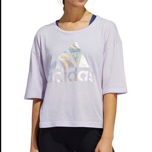 NEW ADIDAS Women’s Graphic T-Shirt Medium